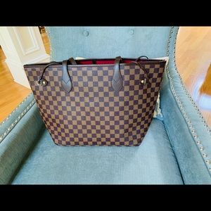 Women’s brown checkered tote
